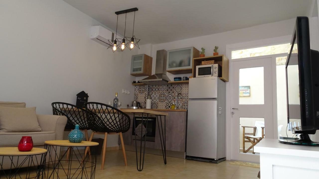 Elegant And Comfortable Apartment In The City Center Эрмуполис Экстерьер фото