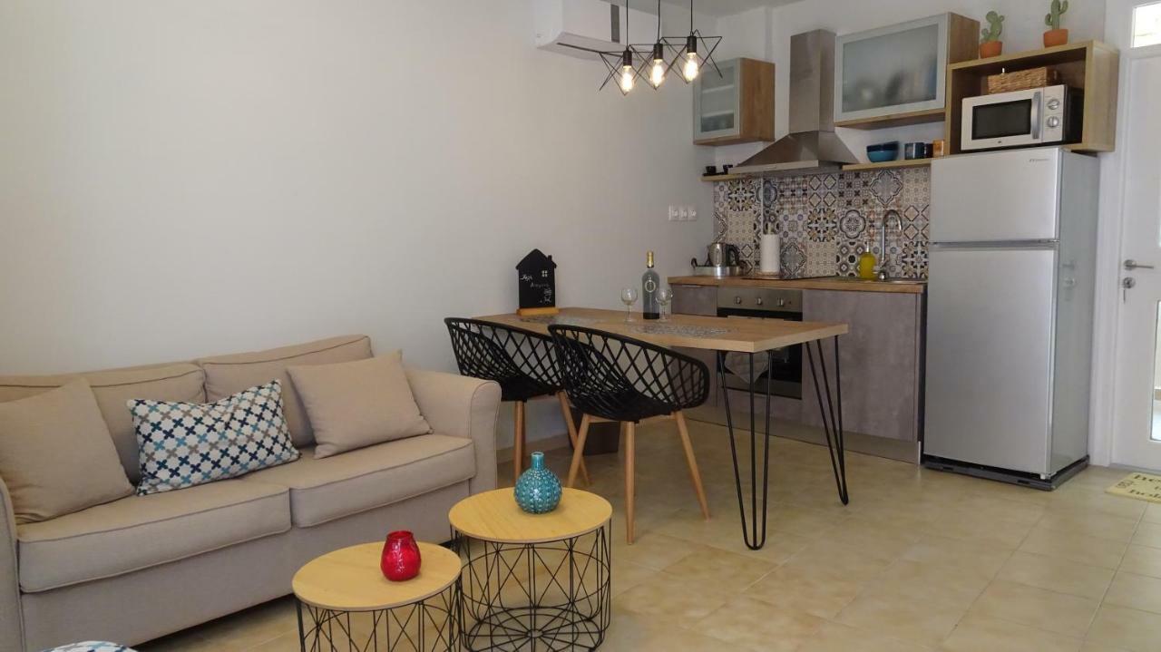 Elegant And Comfortable Apartment In The City Center Эрмуполис Экстерьер фото