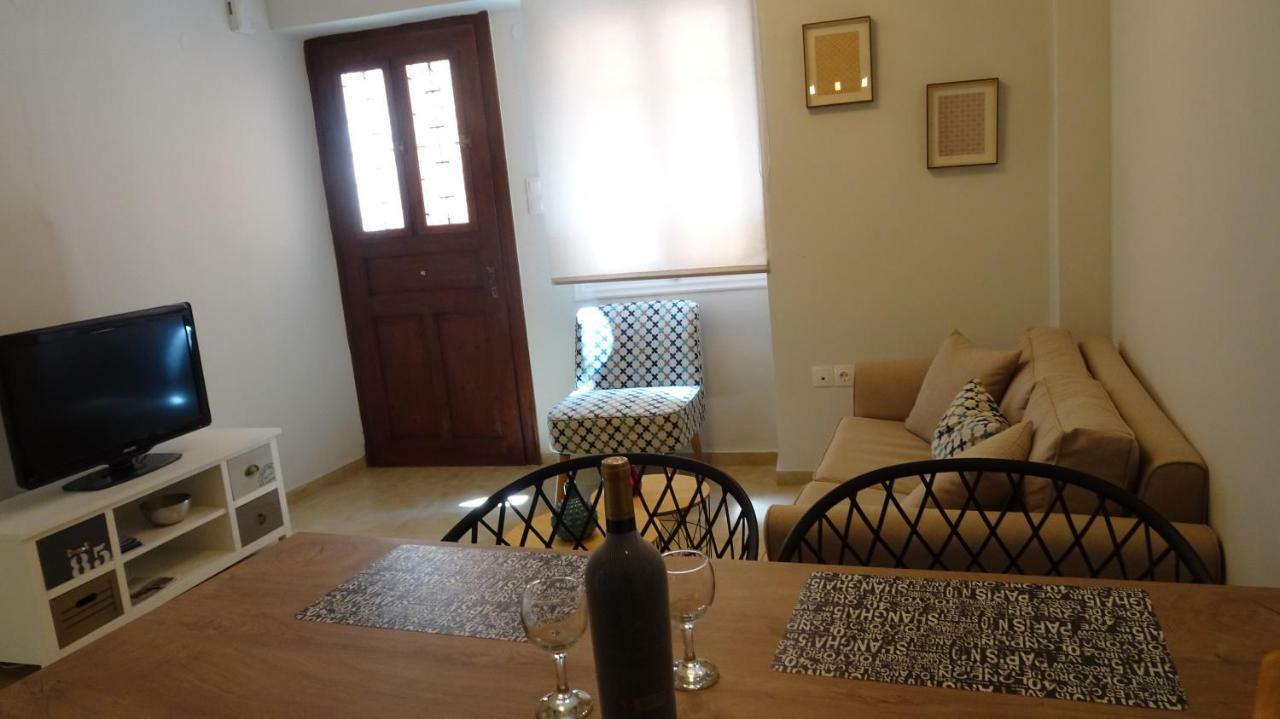 Elegant And Comfortable Apartment In The City Center Эрмуполис Экстерьер фото