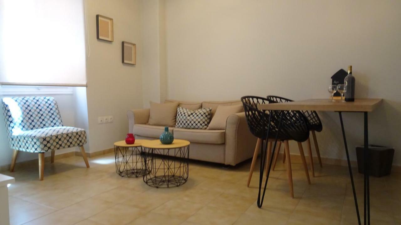 Elegant And Comfortable Apartment In The City Center Эрмуполис Экстерьер фото