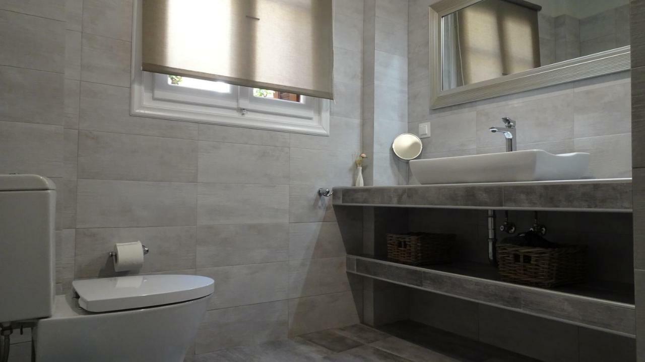 Elegant And Comfortable Apartment In The City Center Эрмуполис Экстерьер фото