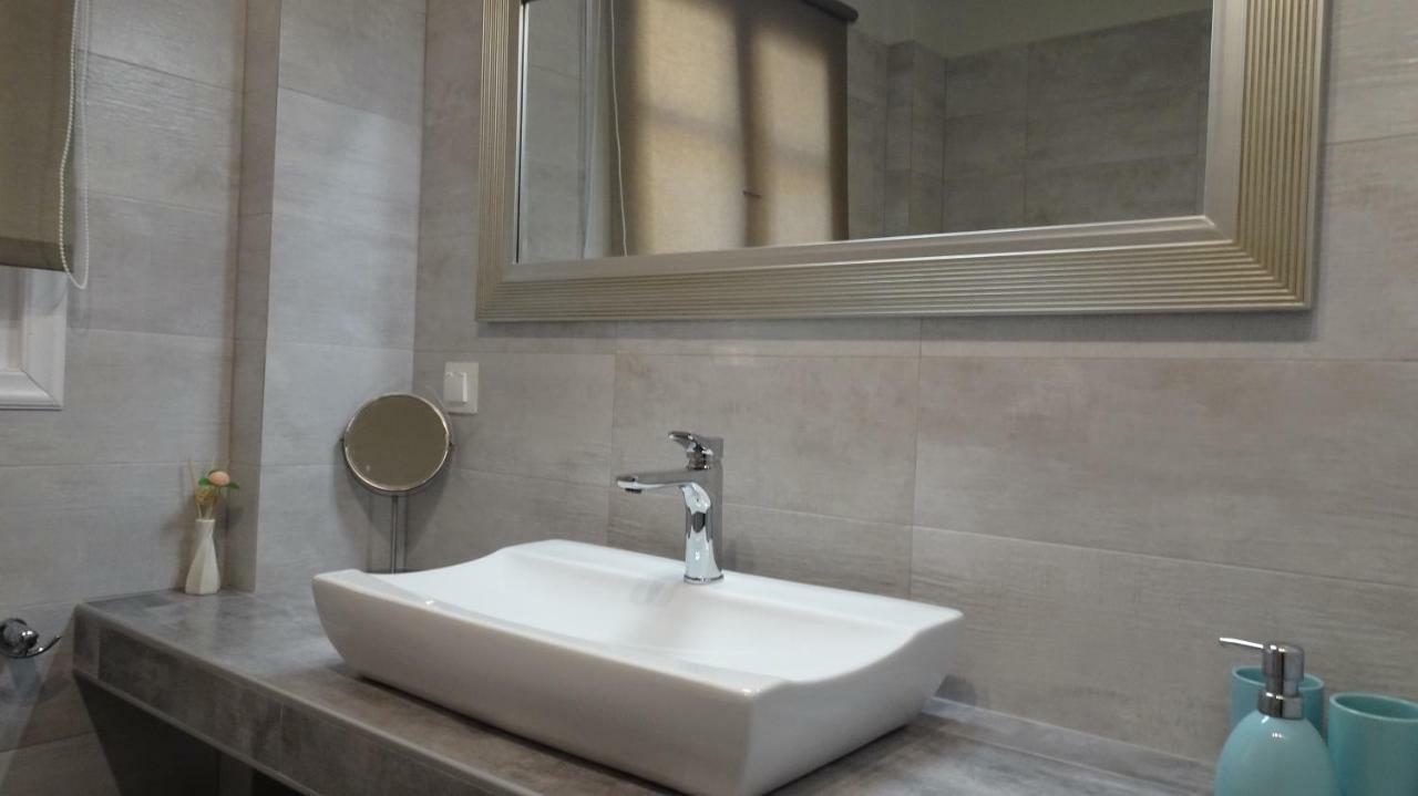 Elegant And Comfortable Apartment In The City Center Эрмуполис Экстерьер фото
