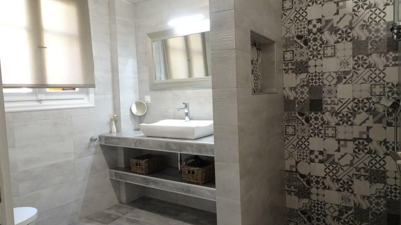 Elegant And Comfortable Apartment In The City Center Эрмуполис Экстерьер фото